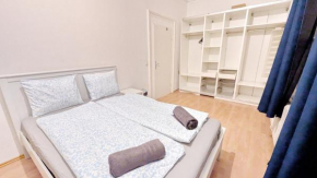 Spacious Apartments for Group Stays - 15 Min from Airport & City Center, 5 Min from Vienna Main-Bus Station